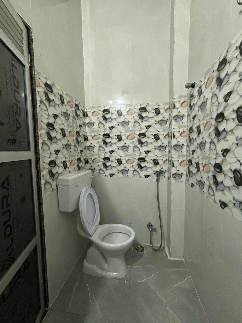 ורנאסי Madhuri Guest House מראה חיצוני תמונה
